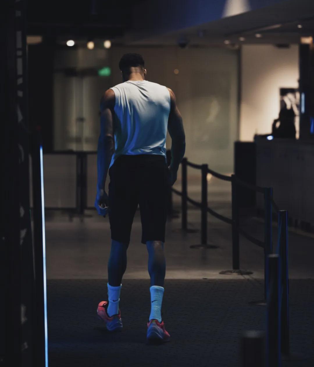 半岛体育app下载-4年4次最佳一阵+2次票王，却只赢过一轮系列赛！他也开始变老了？